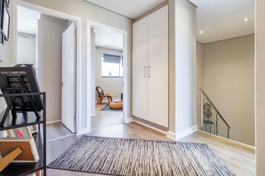 3 Bedroom Property for Sale in Sea Point Western Cape